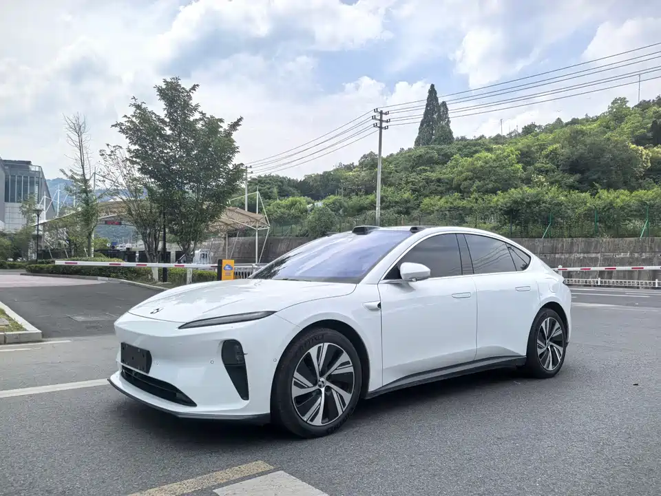 NIO ET5