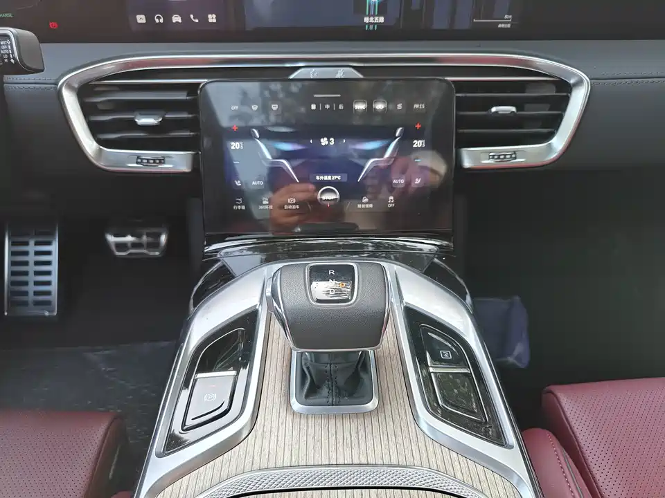 Hongqi E-HS9