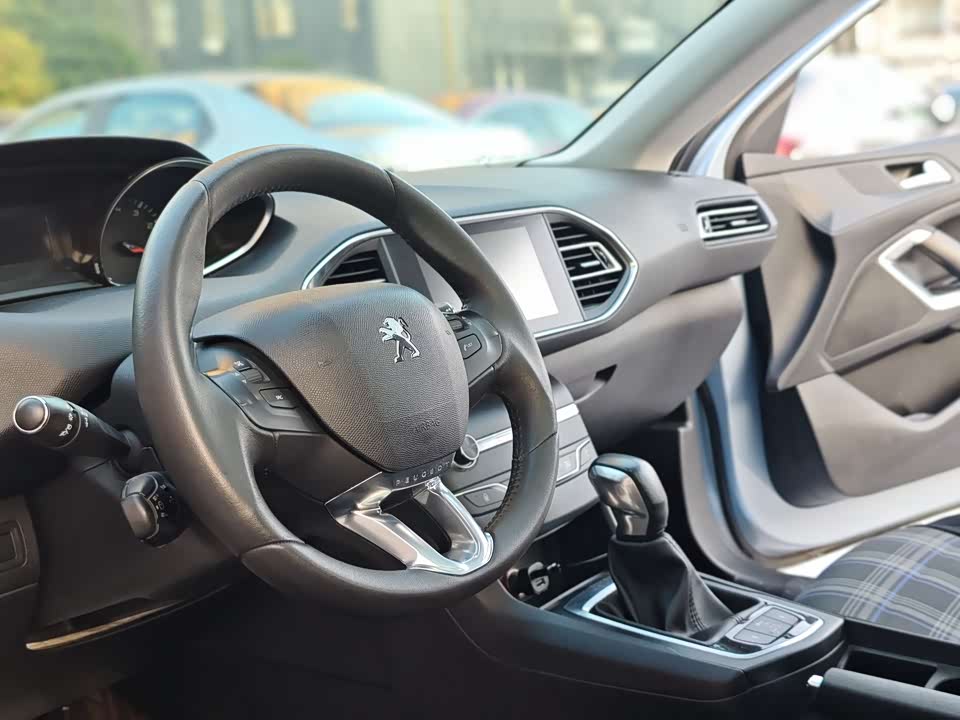 Peugeot 308S
