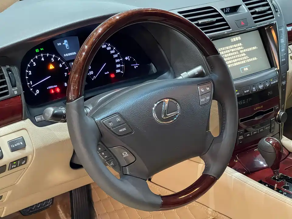 Lexus LS