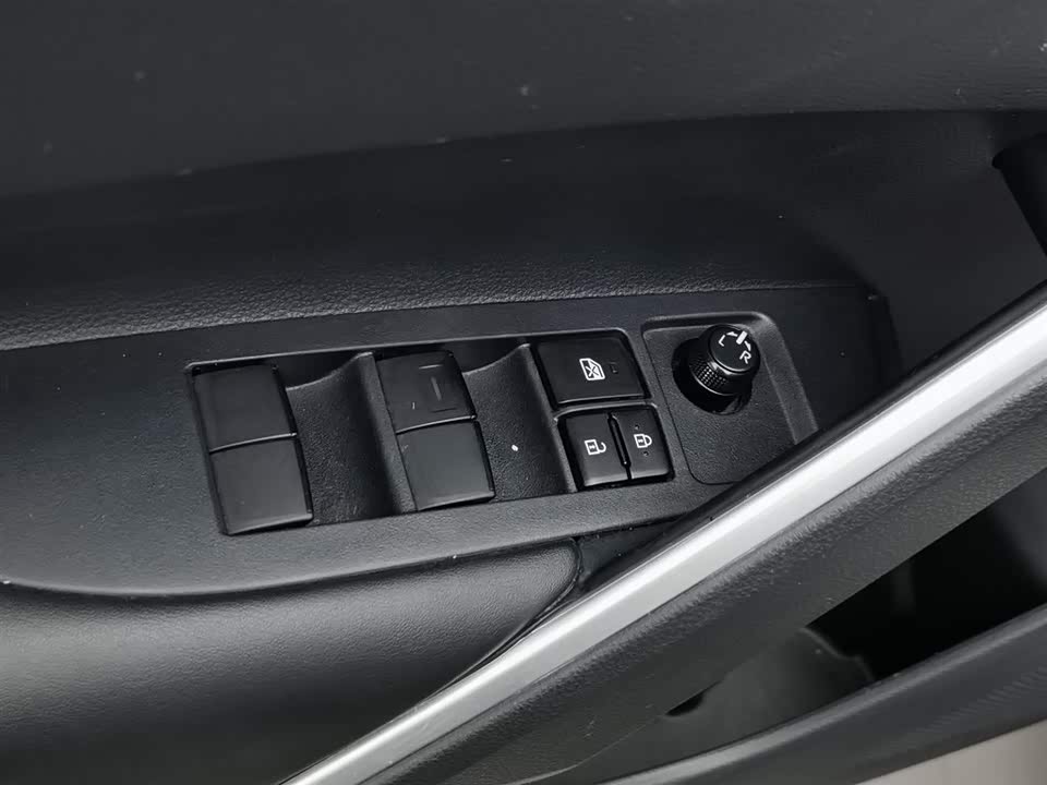 Toyota Corolla Sharp amplifier Toyota Corolla Sharp amplifier