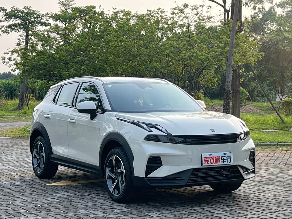Lynk & Co 06