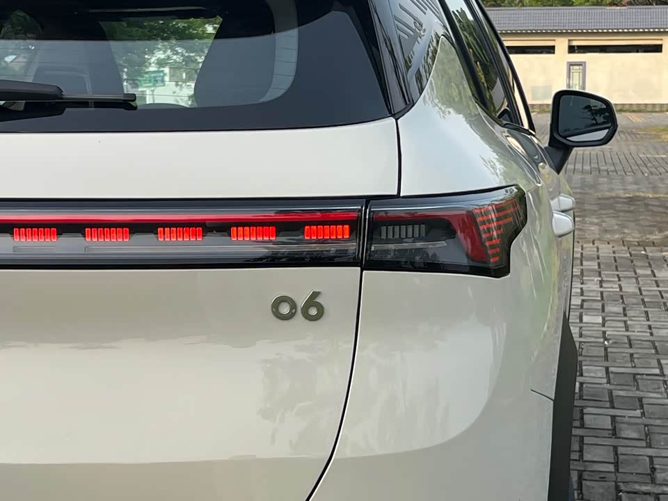 Lynk & Co 06