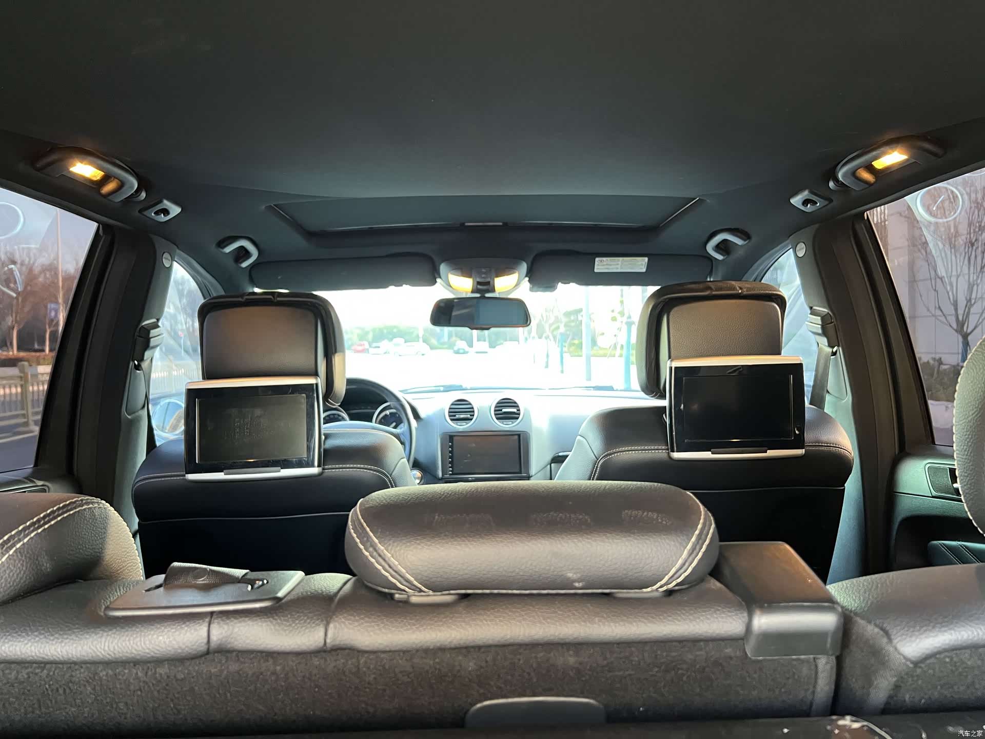 Mercedes-Benz M-Class, 2011 10