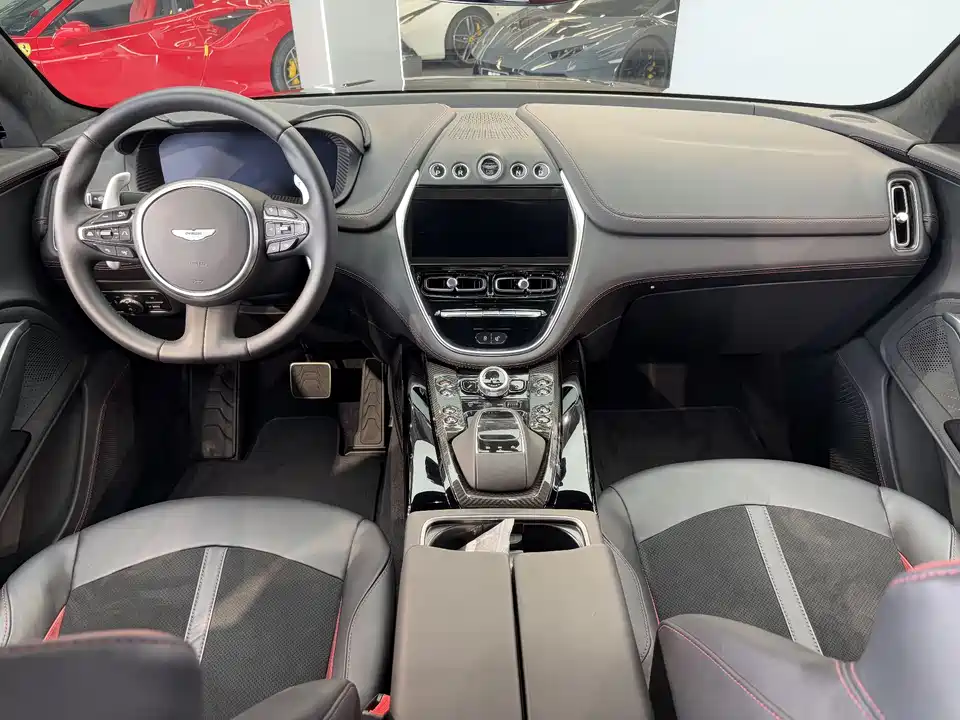Aston Martin DBX Aston Martin DBX