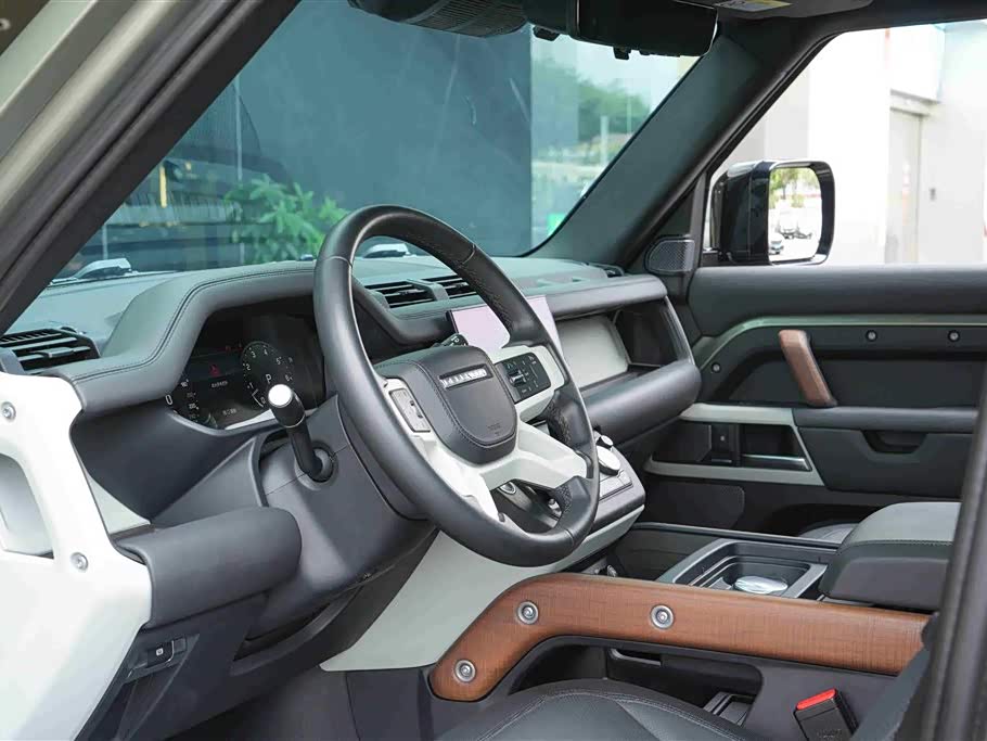 Land Rover guard