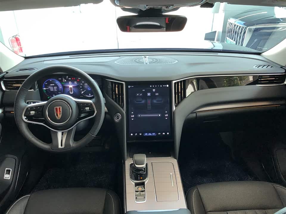 Hongqi HS7 PHEV
