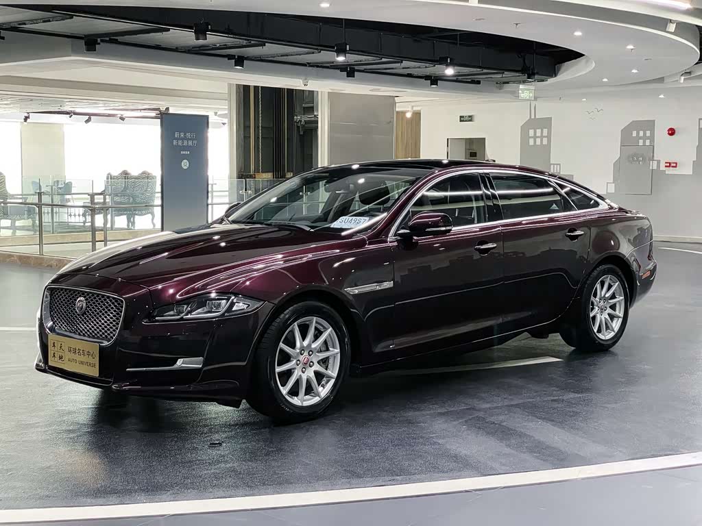 Jaguar XJ
