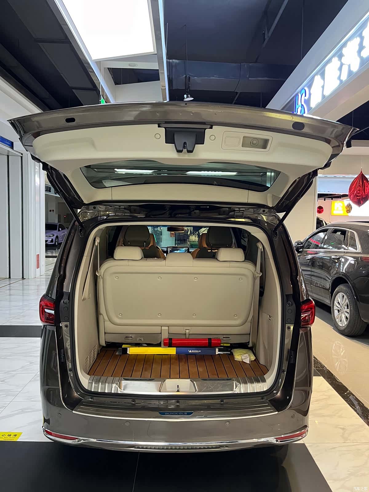 Buick GL8, 2022 11