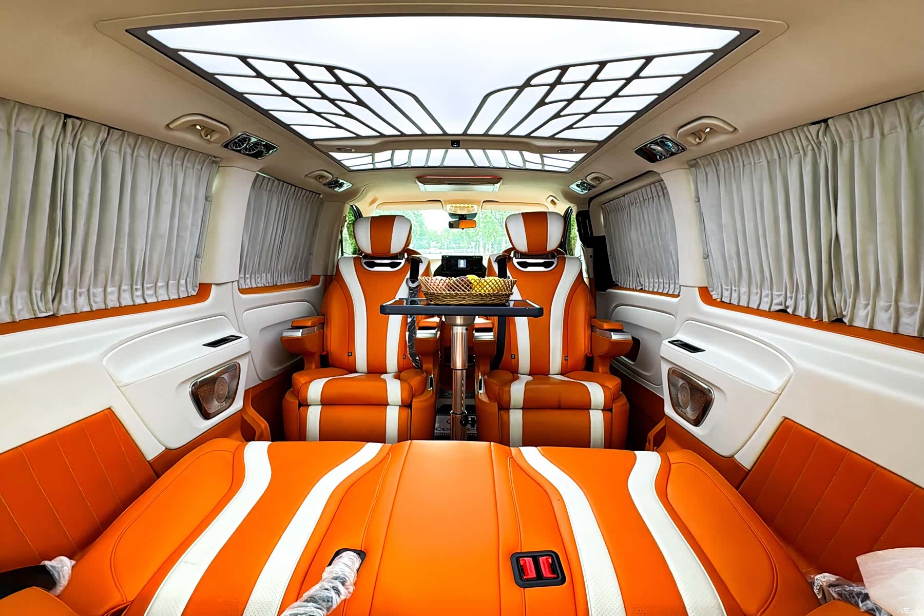 Mercedes-Benz 7, 2024 24