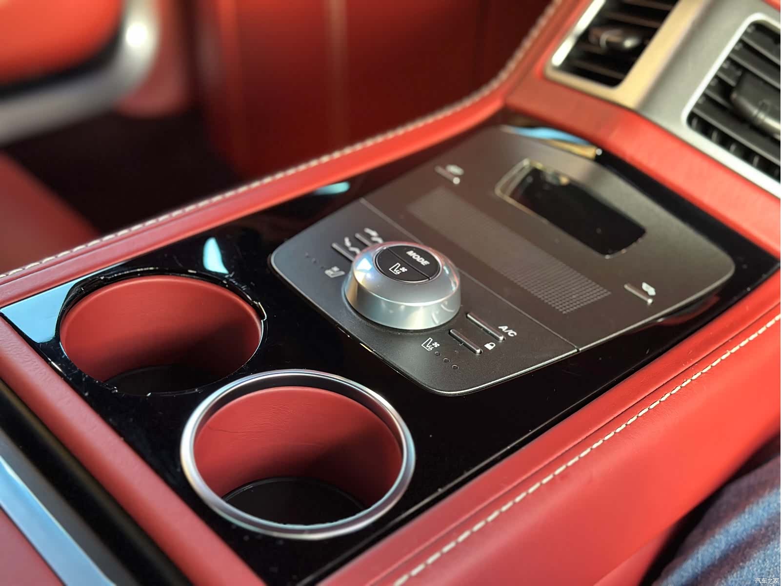 Aston Martin Rapide, 2016 10