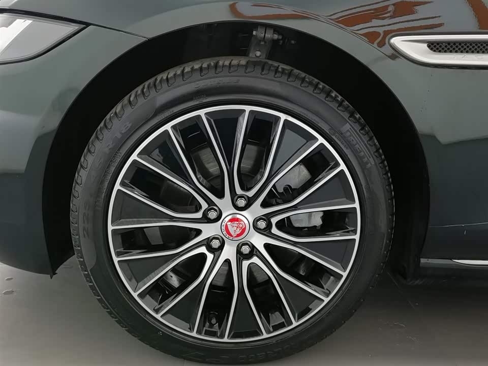 Jaguar XEL Jaguar XEL