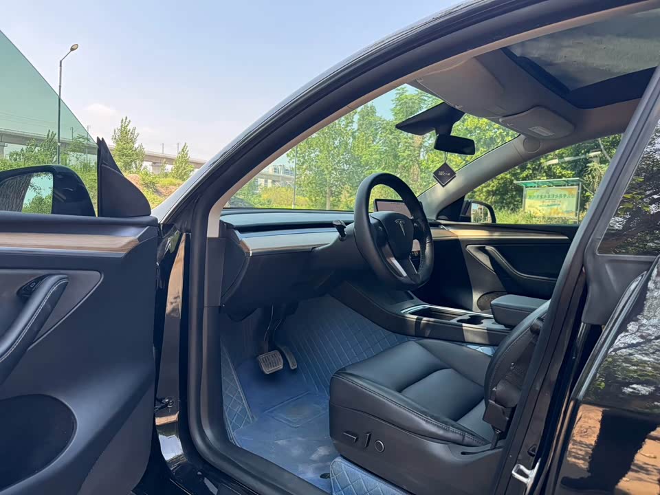 Tesla Model Y Tesla Model Y