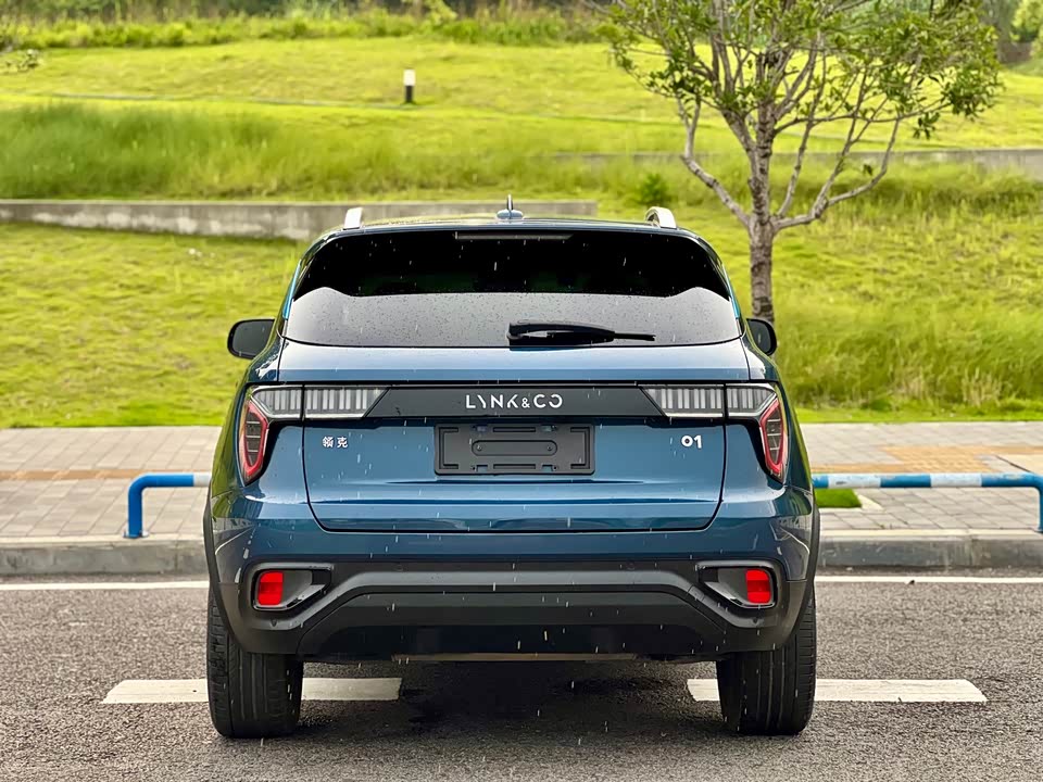 Lynk & Co 01