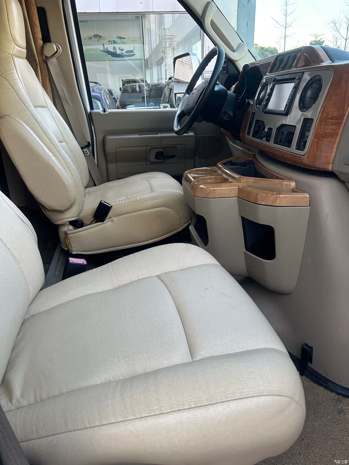 Ford E350, 2012 24