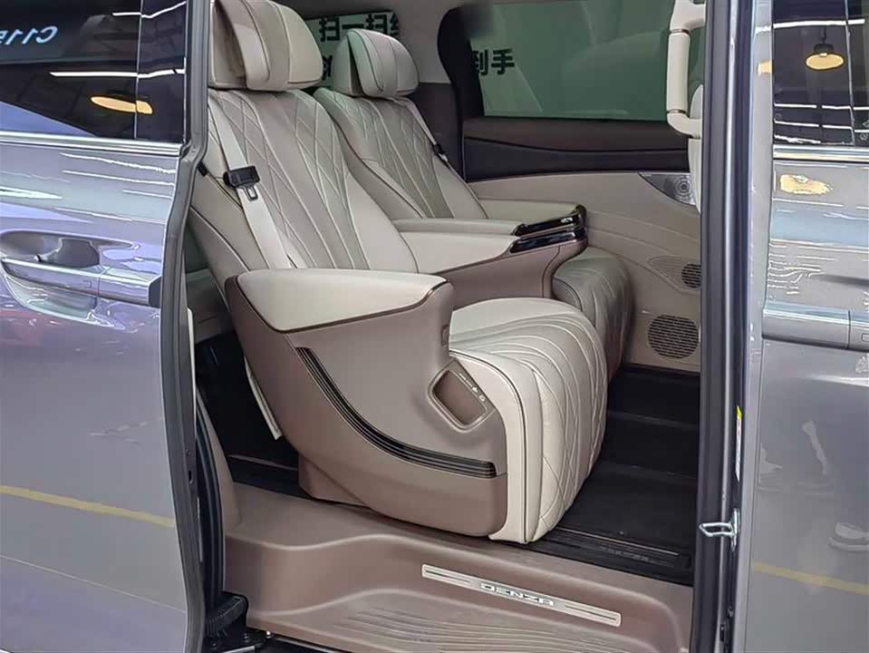 Denza D9 Denza D9