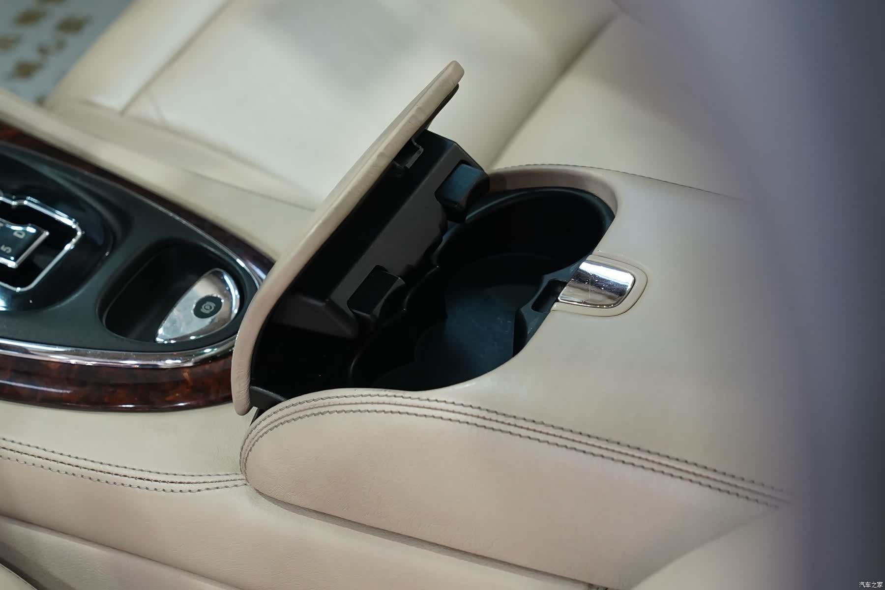 Jaguar XJ, 2004 16