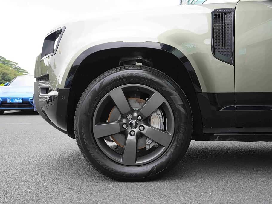 Land Rover guard