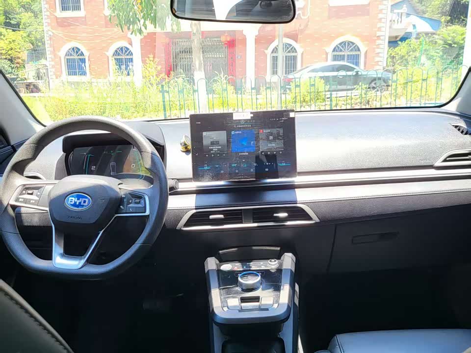 BYD e2