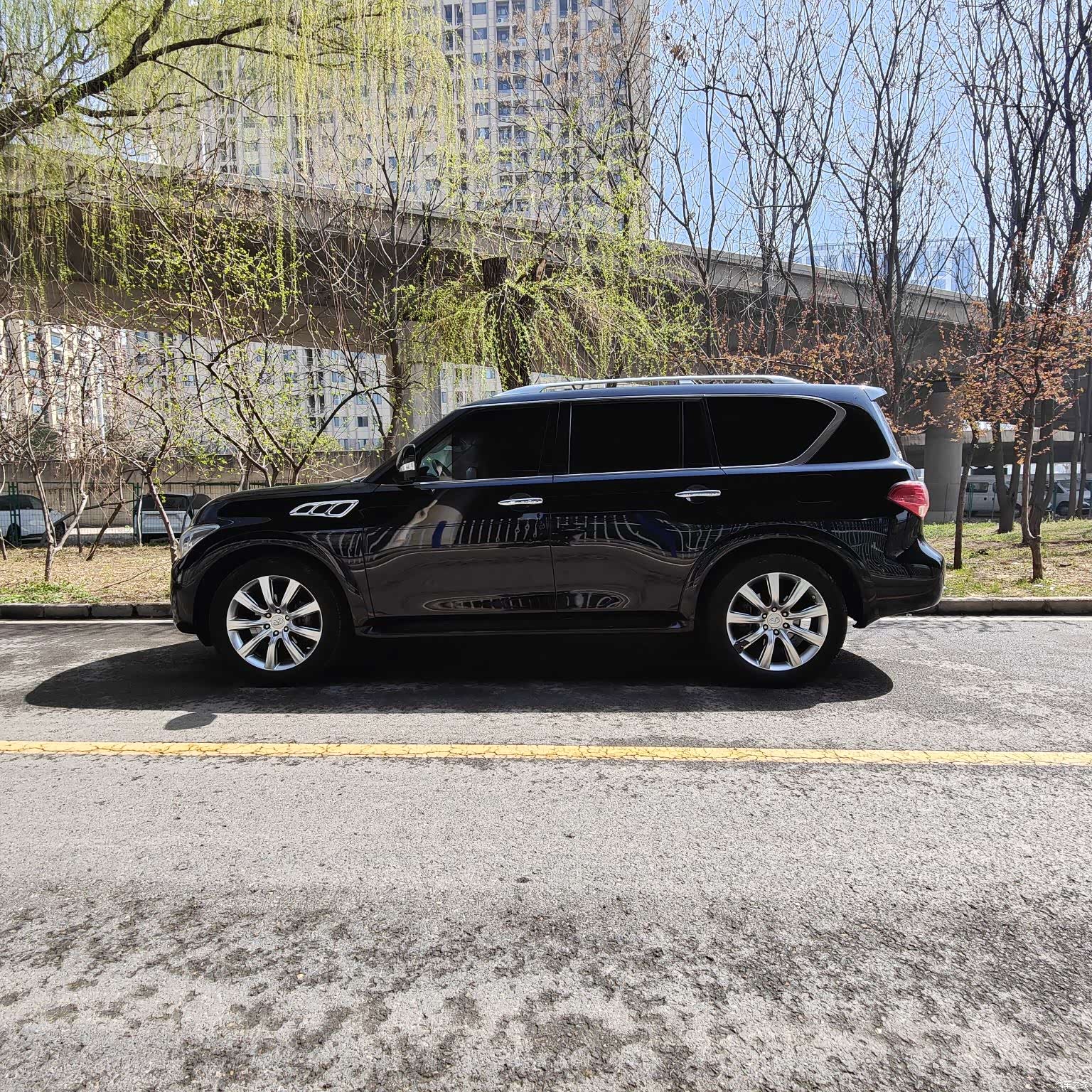 Infiniti QX56, 2013 4