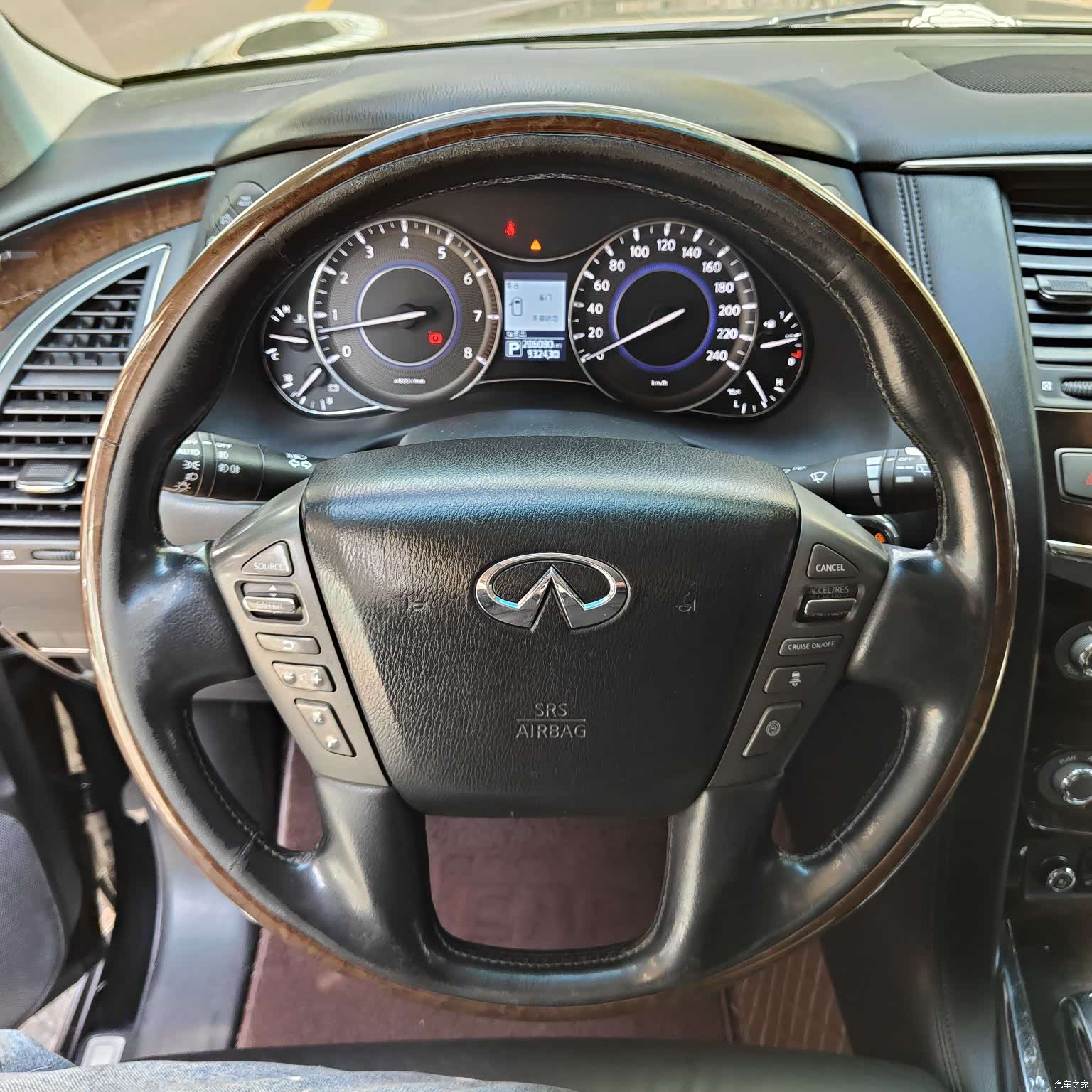 Infiniti QX56, 2013 15