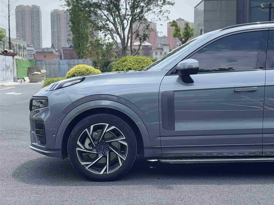 Lynk & Co 09