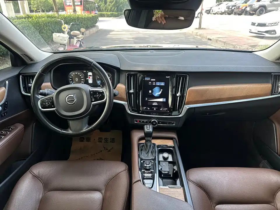 Volvo S90