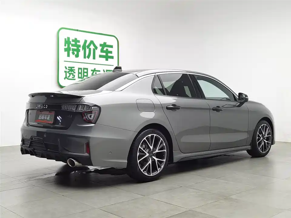 Lynk & Co 03