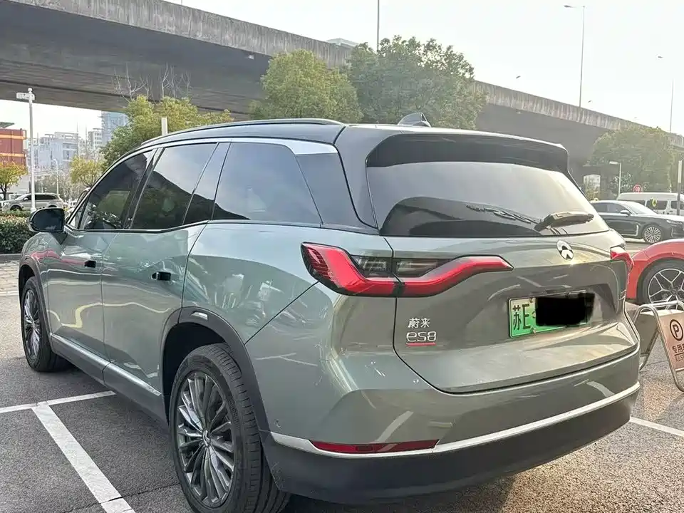NIO ES8