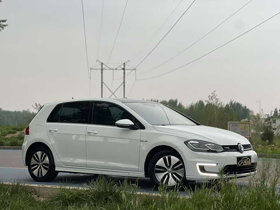 Volkswagen Golf*pure electricity