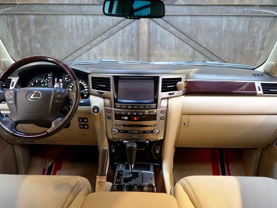 Lexus LX