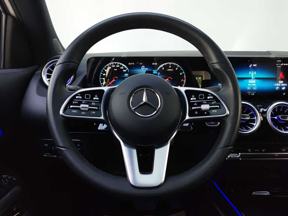 Mercedes-Benz GLA Mercedes-Benz GLA