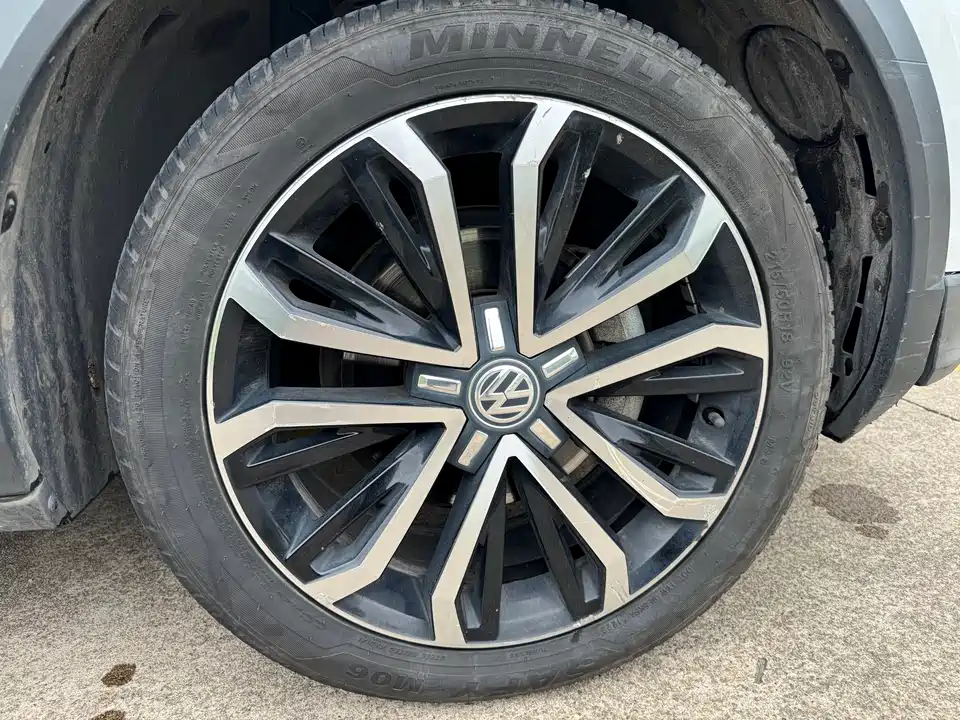 Volkswagen T-ROC exploring Songs