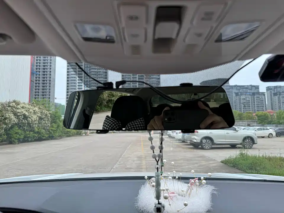 Volkswagen T-ROC exploring Songs