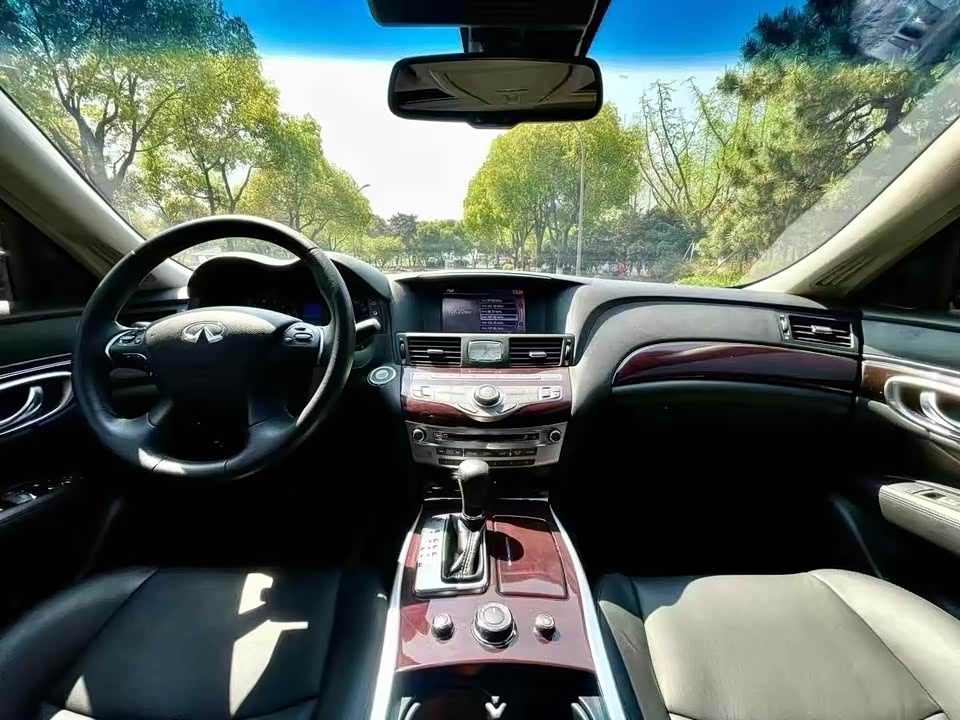 Infiniti Q70 Infiniti Q70