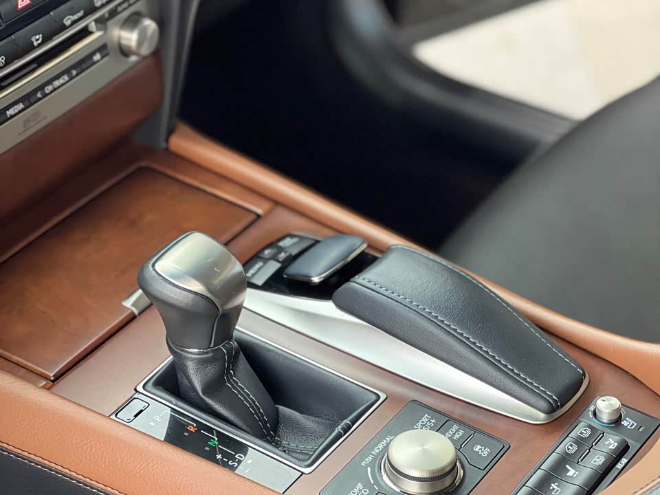 Lexus LS