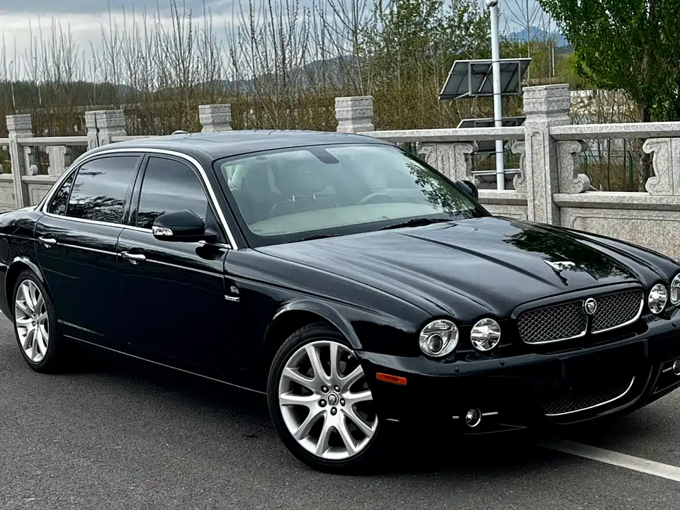 Jaguar XJ