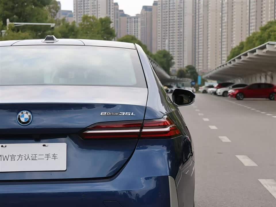BMW i5