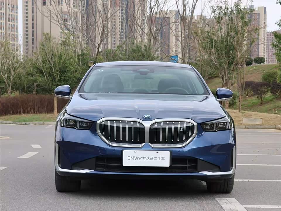 BMW i5