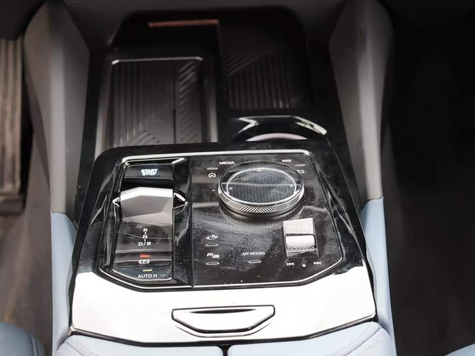BMW i5