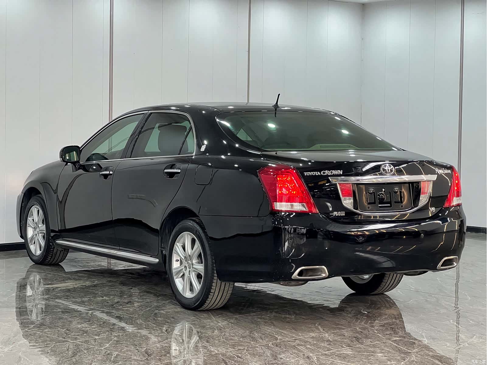 Toyota Crown, 2010 все фото