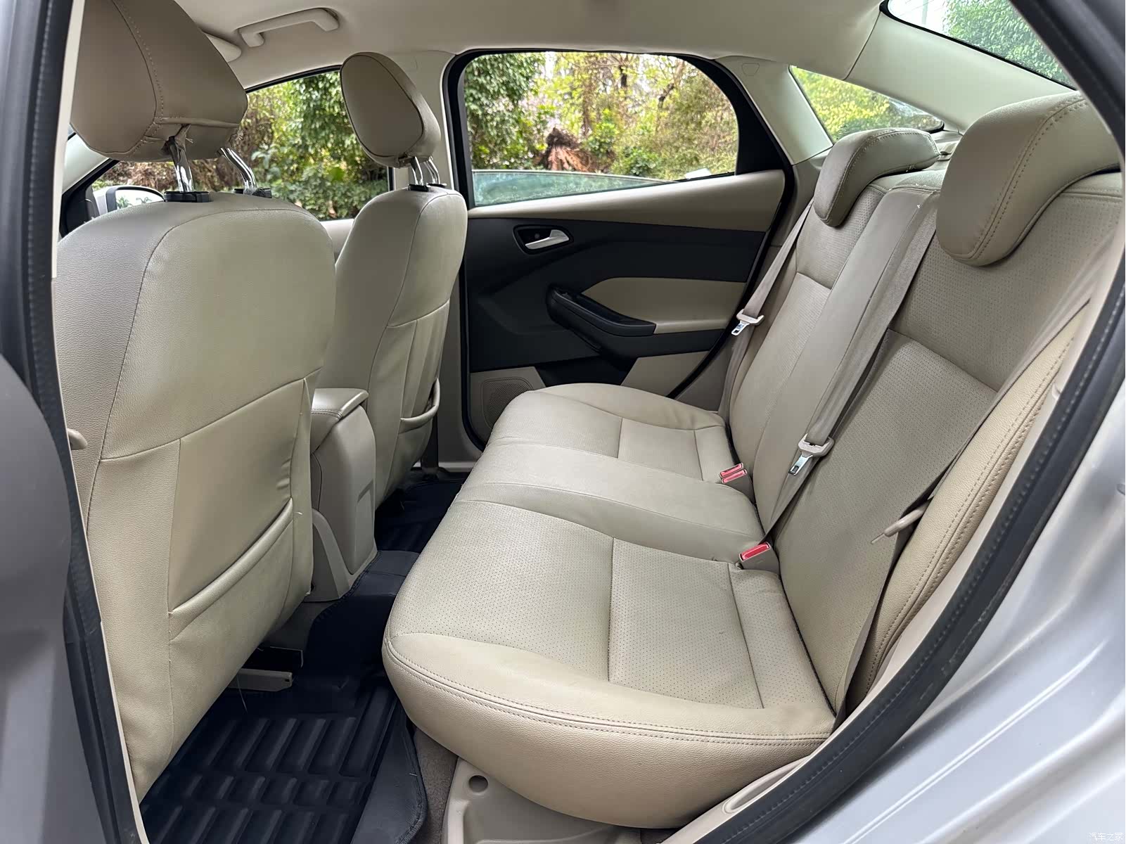 Ford Focus, 2013 10