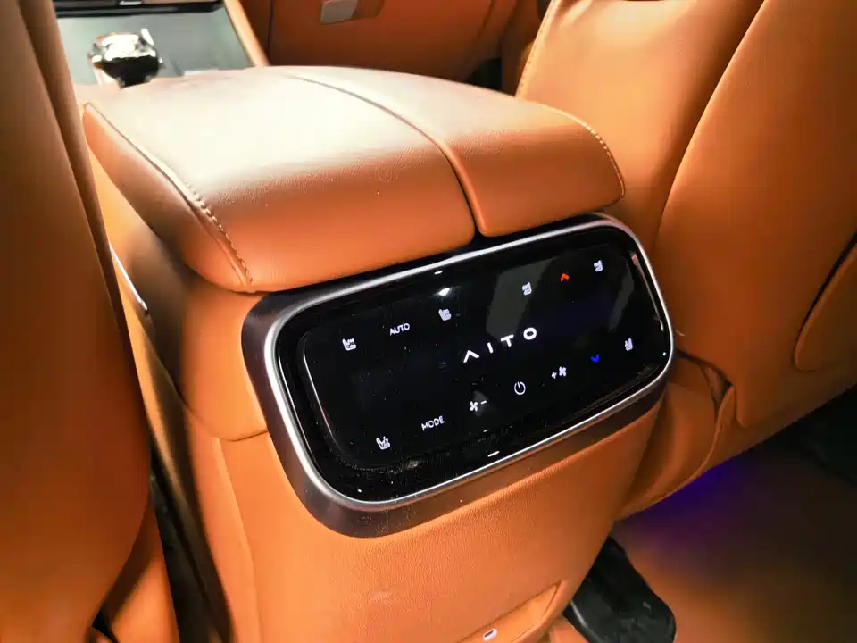 AITO Ask the world M7