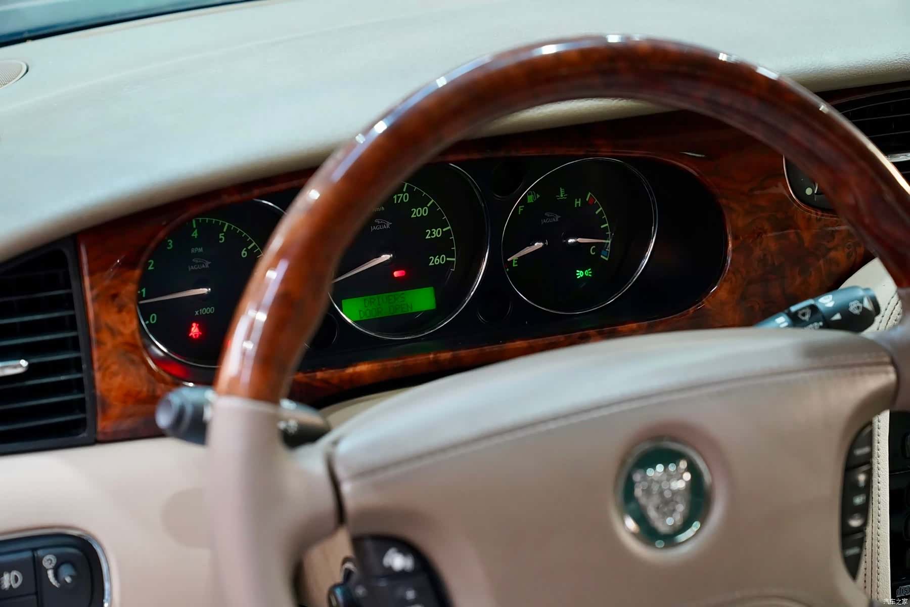 Jaguar XJ, 2004 10