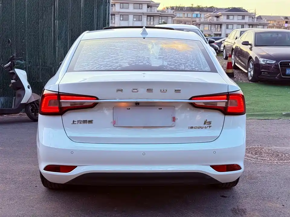 Roewe i5