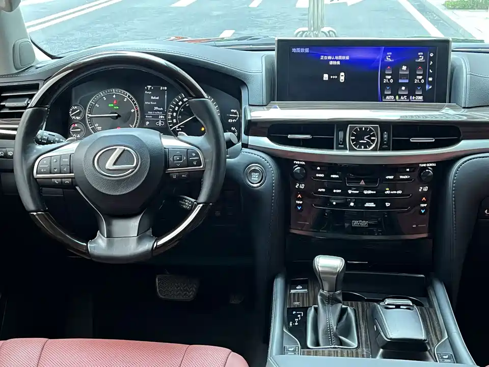Lexus LX