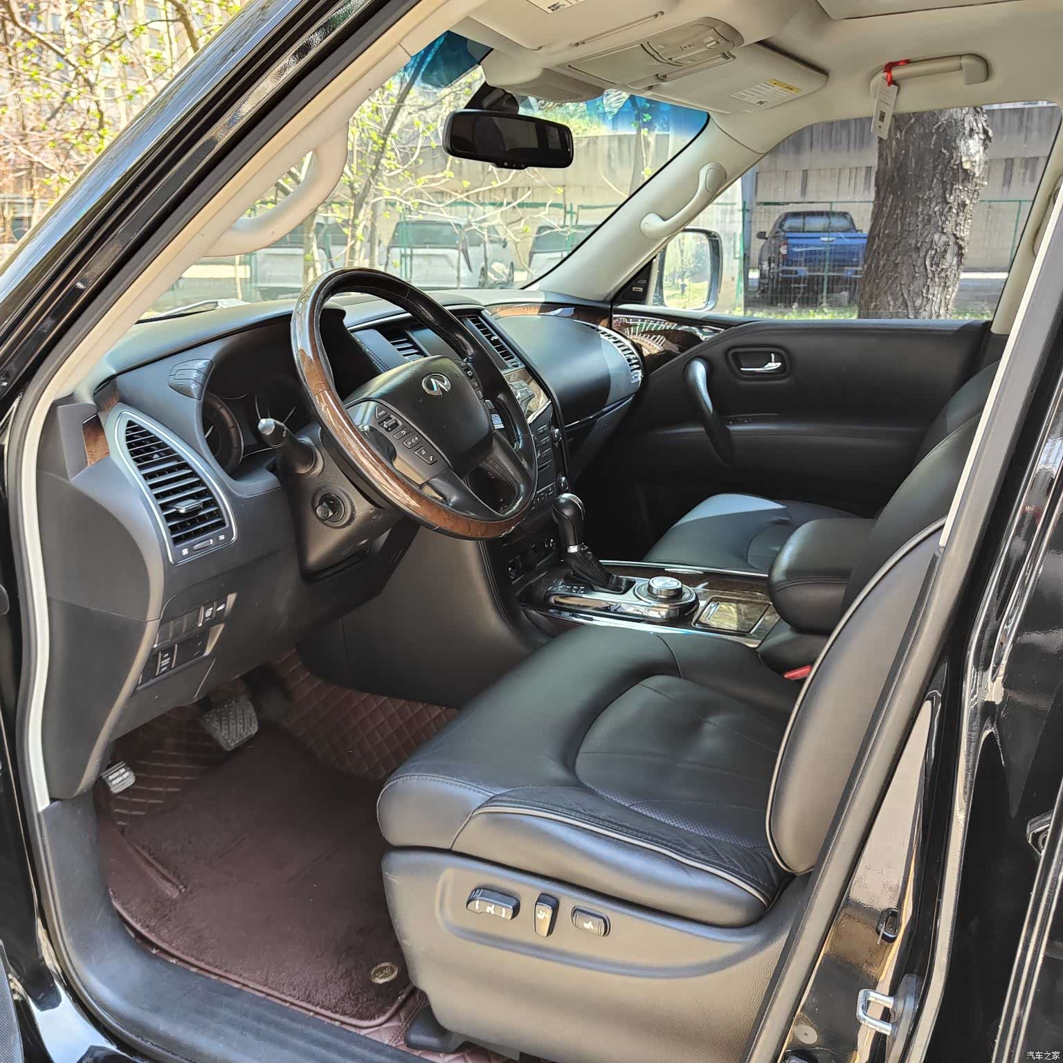 Infiniti QX56, 2013 все фото