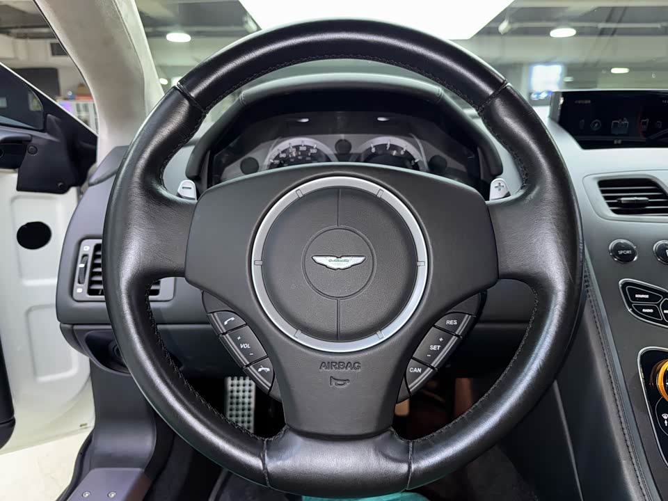 Aston Martin V8 Vantage