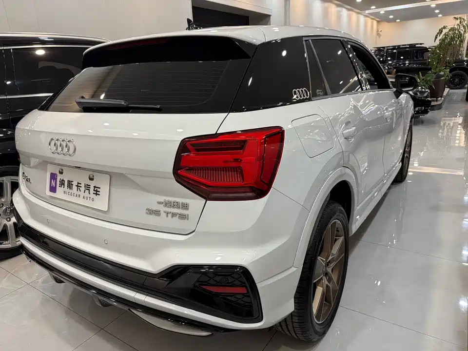 Audi Q2L