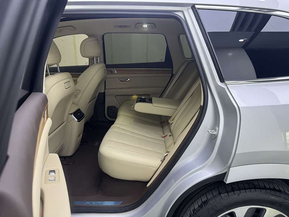 AITO Ask the world M7